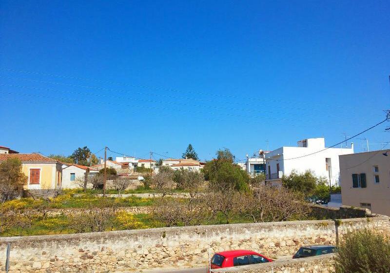 غرفة قياسية مزوَّدة بشُرفة, Aegina