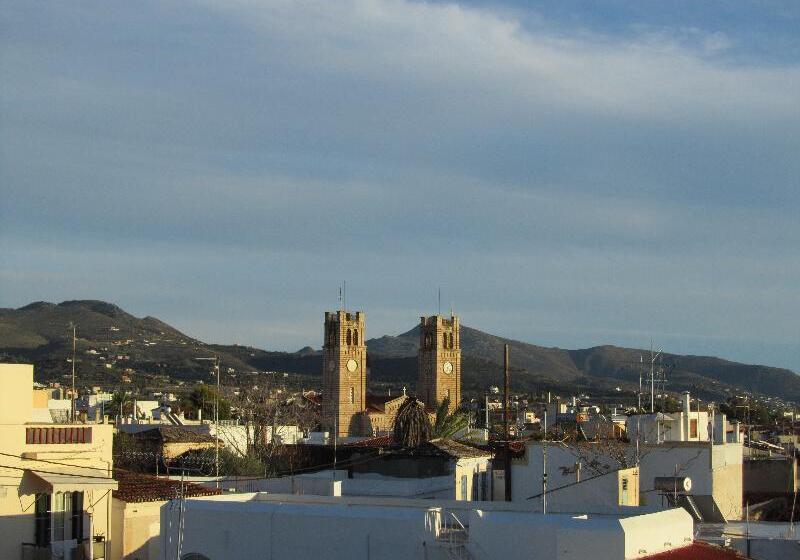 غرفة قياسية مزوَّدة بشُرفة, Aegina
