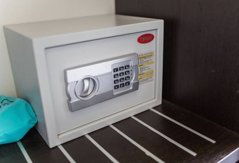 اتاق لوکس با چشمانداز شهر, Flora