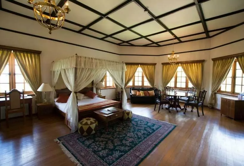 デラックストリプルルーム, Governor's Mansion