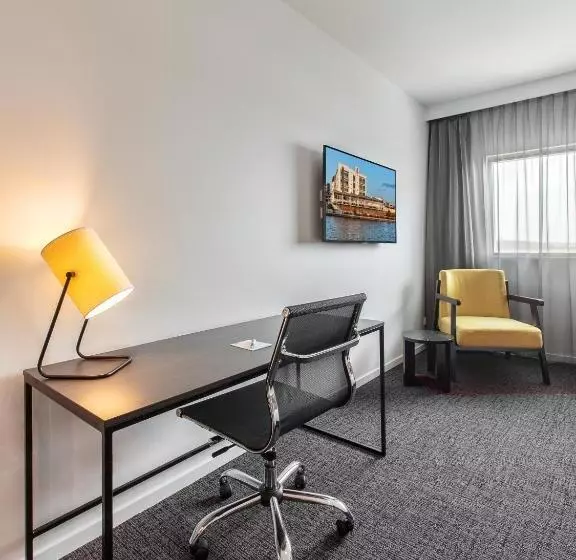 キングサイズベッドのスタンダードルーム, Mercure Sunshine Coast Kawana Waters