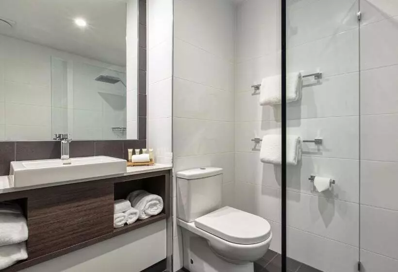 キングサイズベッドのスタンダードルーム, Mercure Sunshine Coast Kawana Waters