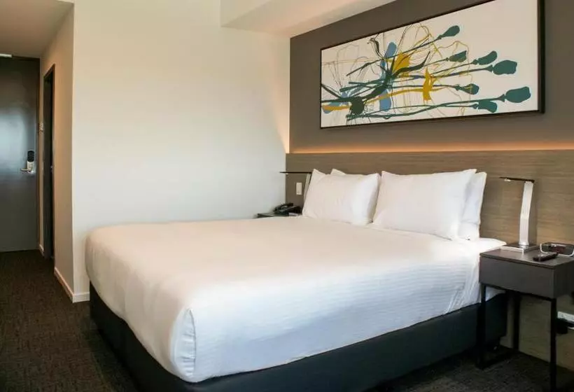 キングサイズベッドのスタンダードルーム, Mercure Sunshine Coast Kawana Waters