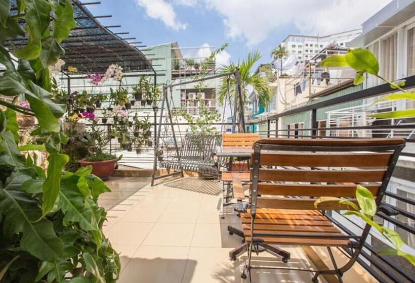 اتاق خانوادگی, Ngoc Minh