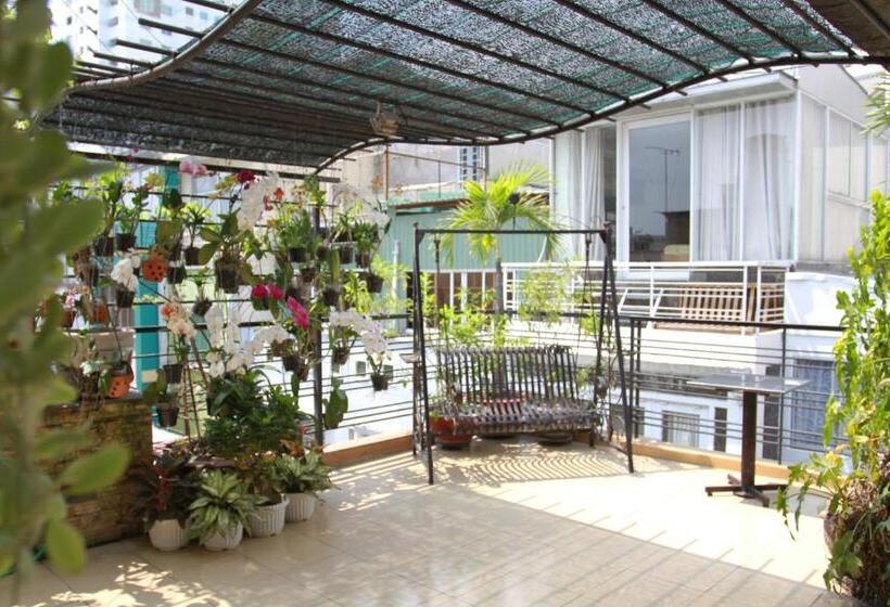 اتاق اکونومی, Ngoc Minh