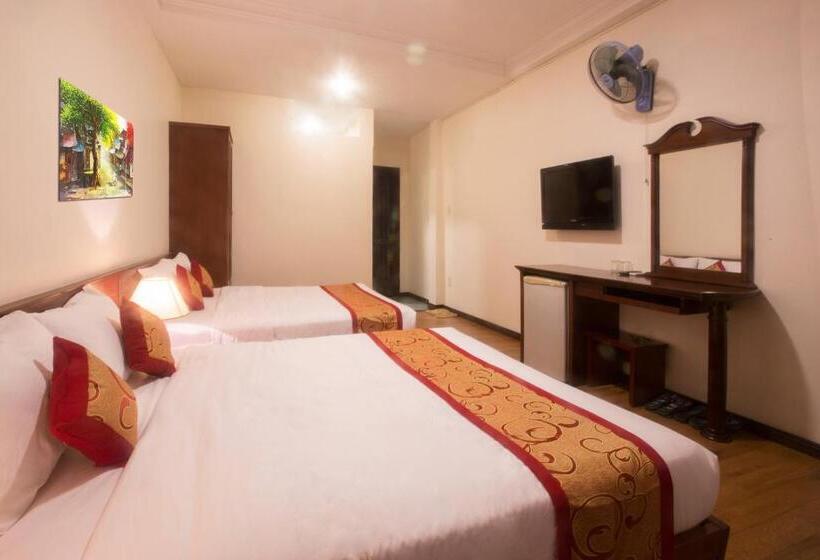 اتاق خانوادگی, Ngoc Minh