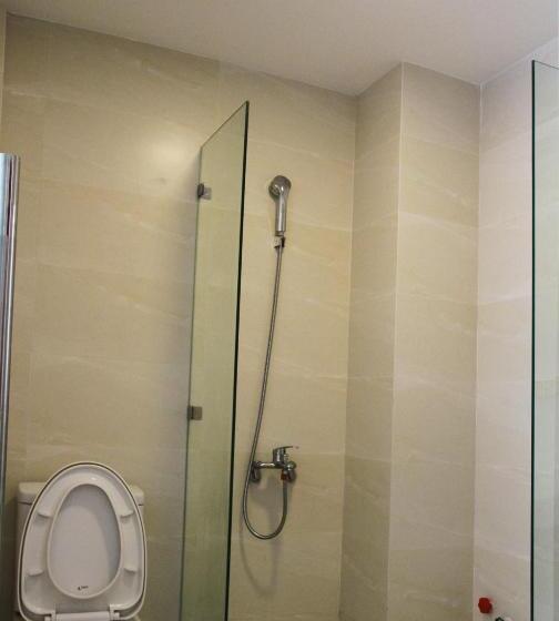 اتاق لوکس خانوادگی, Ngoc Minh