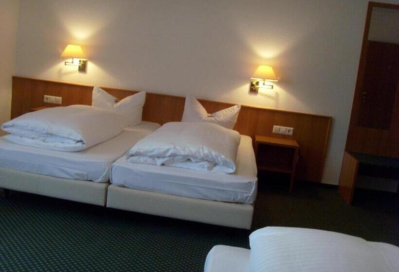 Номер Стандарт Трехместный, & Restaurant Engel