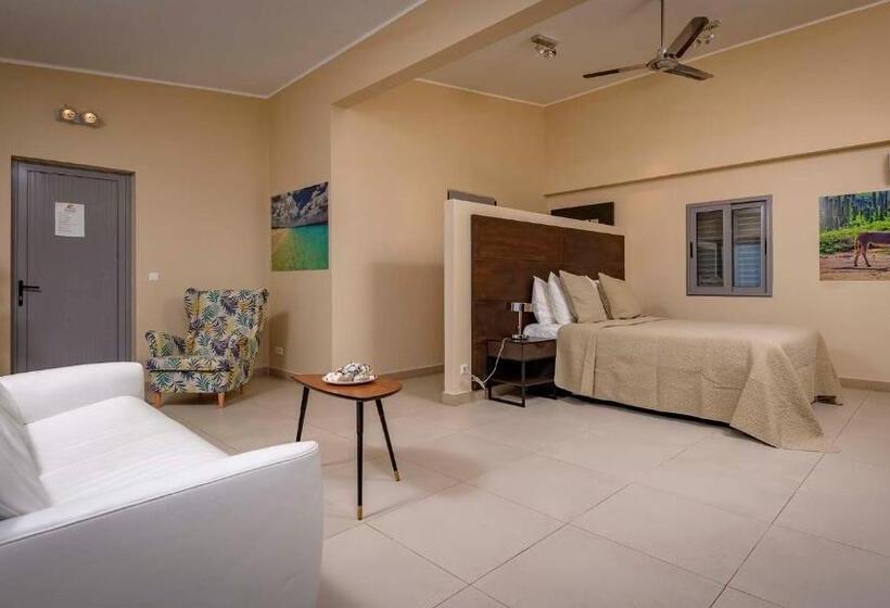 سوییت جونیور با چشمانداز دریا, Boutique Hotel Bougainvillea