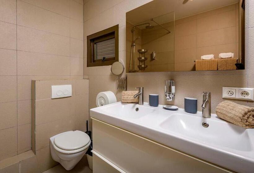 اتاق لوکس با بالکن و چشمانداز دریا, Boutique Hotel Bougainvillea