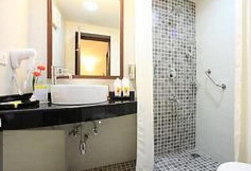 غرفة بريميوم, Sterling Corbett