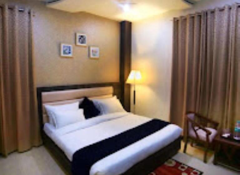 Standard Quadruple Room, Goroomgo Galaxy Mathura