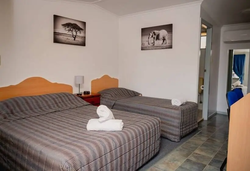 اتاق خانوادگی, Pete S Place Roma