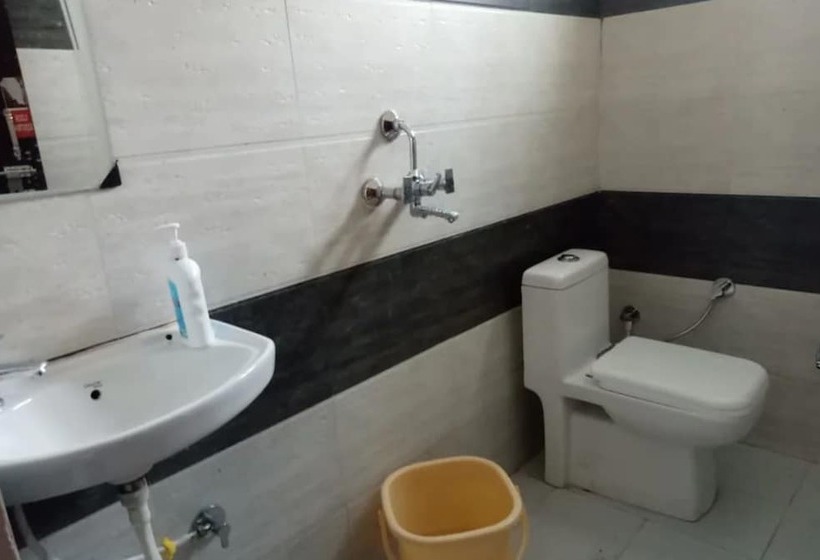 Номер Deluxe, Goroomgo Satya Dehradun