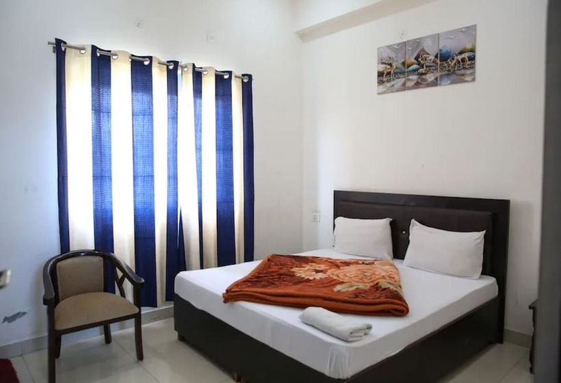 Номер Deluxe, Goroomgo Satya Dehradun