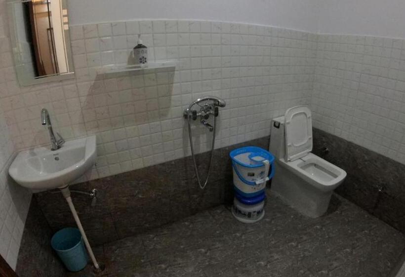 Номер Deluxe Кровать Кинг, Goroomgo Satya Dehradun