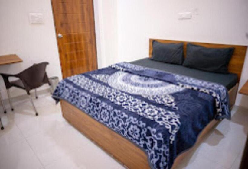 Номер Deluxe Кровать Кинг, Goroomgo Satya Dehradun