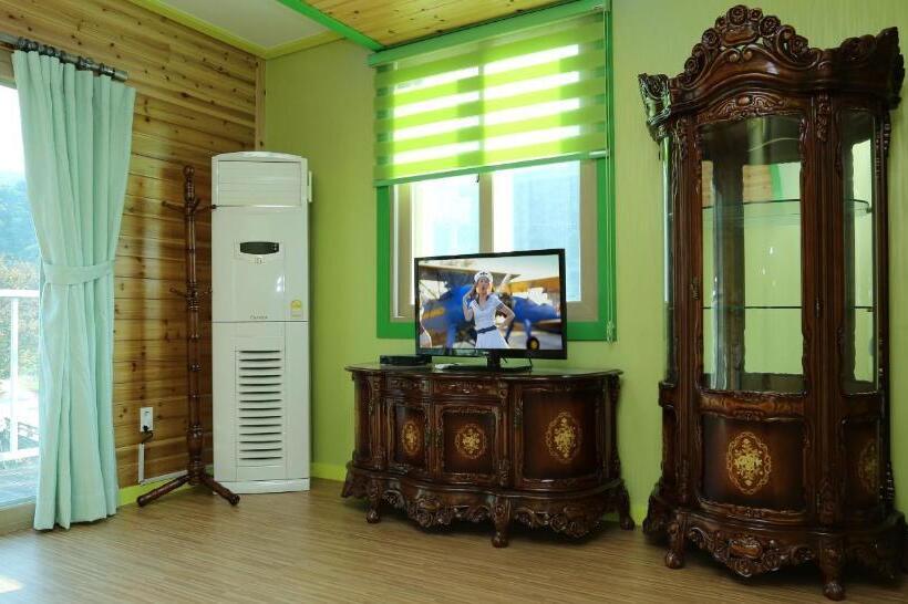 Четырехместный Номер Стандарт, Gongju Magoksa Healing Pension