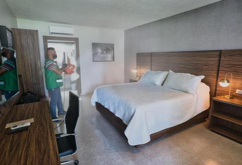 디럭스 룸, Hacienda