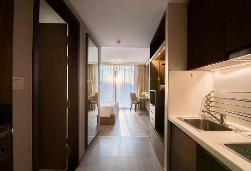 اتاق لوکس با بالکن, Capital Panorama Apartment