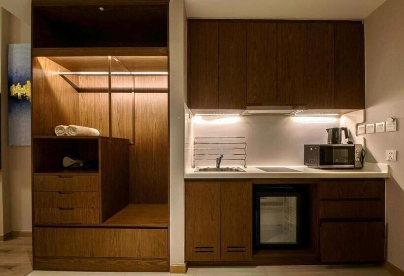 اتاق لوکس با بالکن, Capital Panorama Apartment