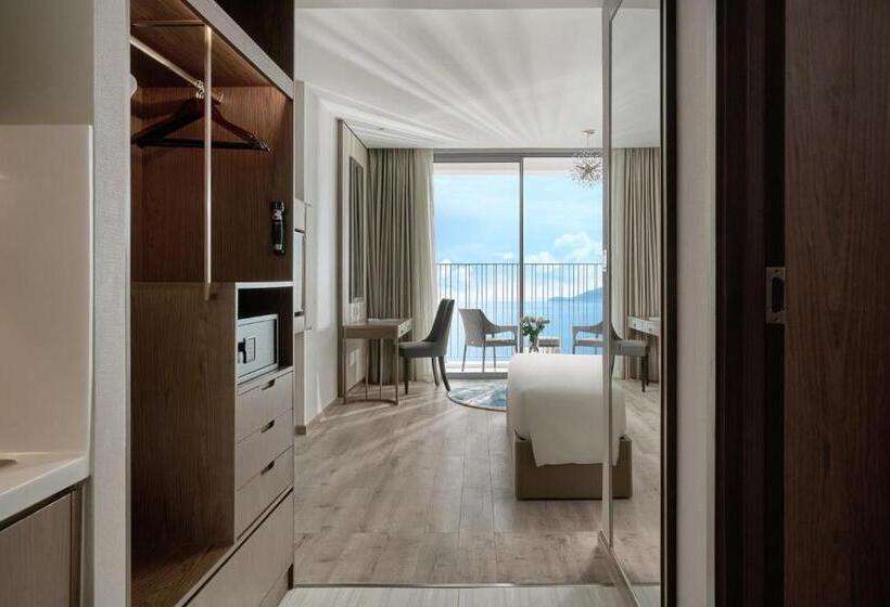 اتاق لوکس با چشم‌انداز دریا, Capital Panorama Apartment