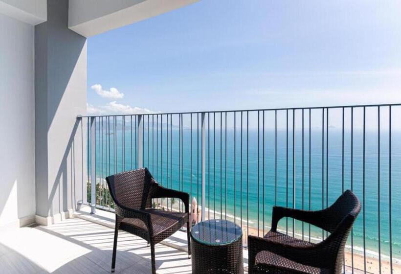 اتاق لوکس با چشمانداز دریا, Capital Panorama Apartment