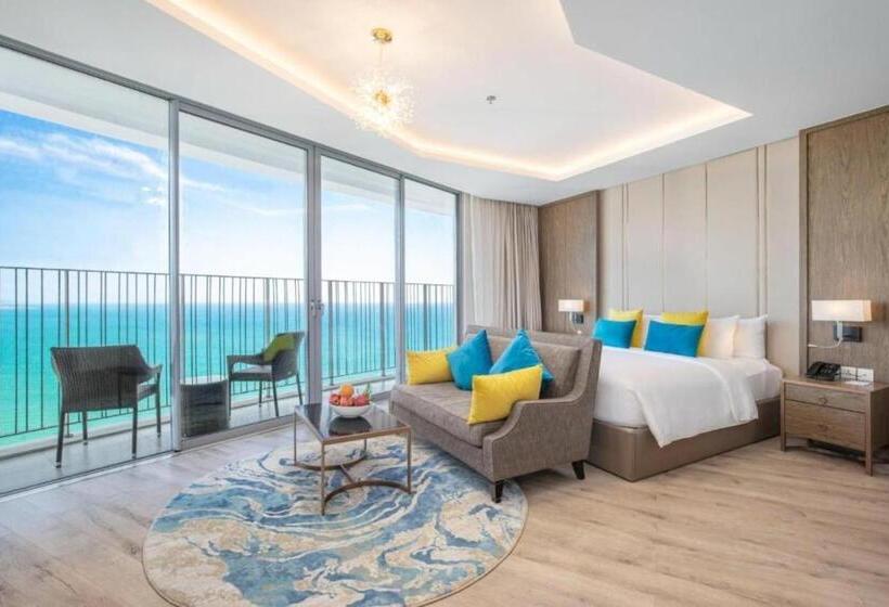 Deluxe Suite Sea View, Capital Panorama Apartment