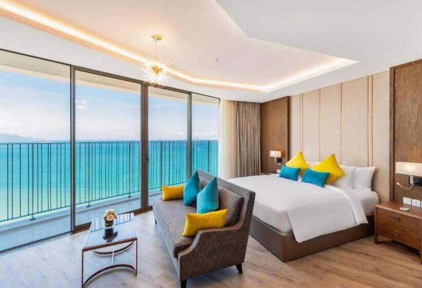 Deluxe Suite Sea View, Capital Panorama Apartment