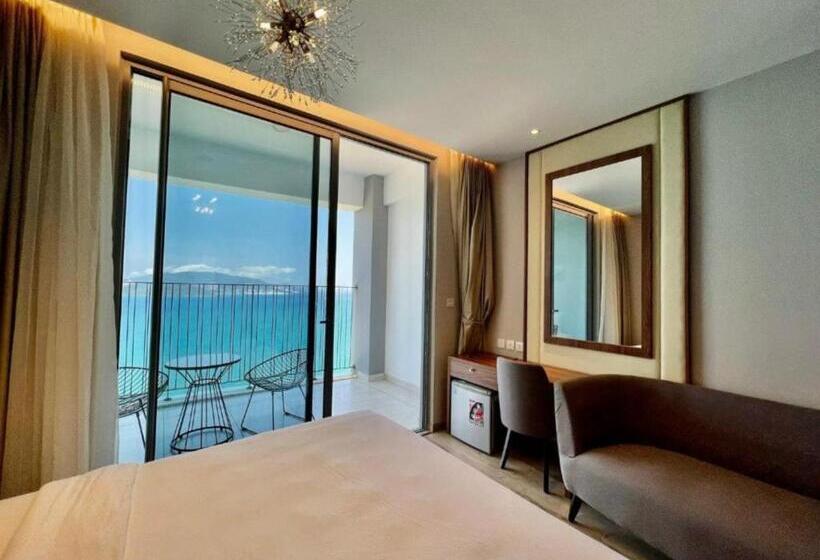 اتاق خانوادگی با چشمانداز دریا, Capital Panorama Apartment