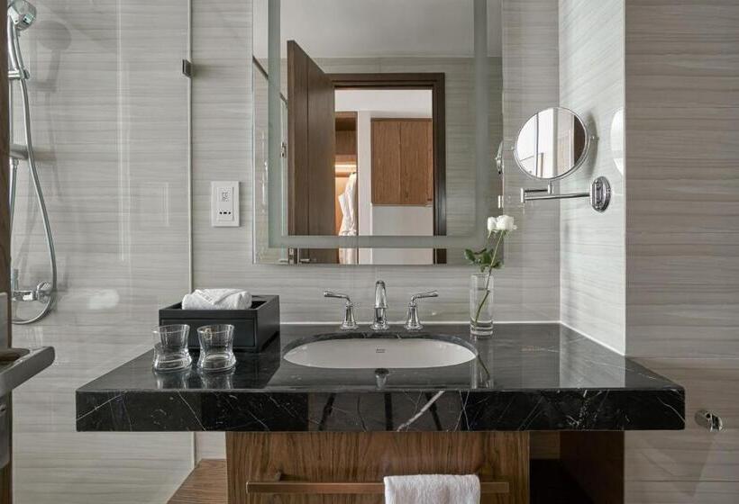 اتاق لوکس با بالکن, Capital Panorama Apartment