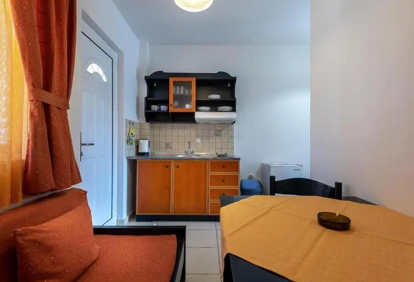 Standard Kolmen Hengen Huone, Cirillo Family Hotel Christinas Studios
