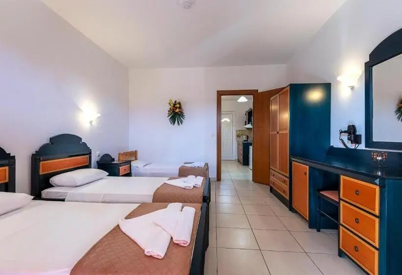 Standard Kolmen Hengen Huone, Cirillo Family Hotel Christinas Studios