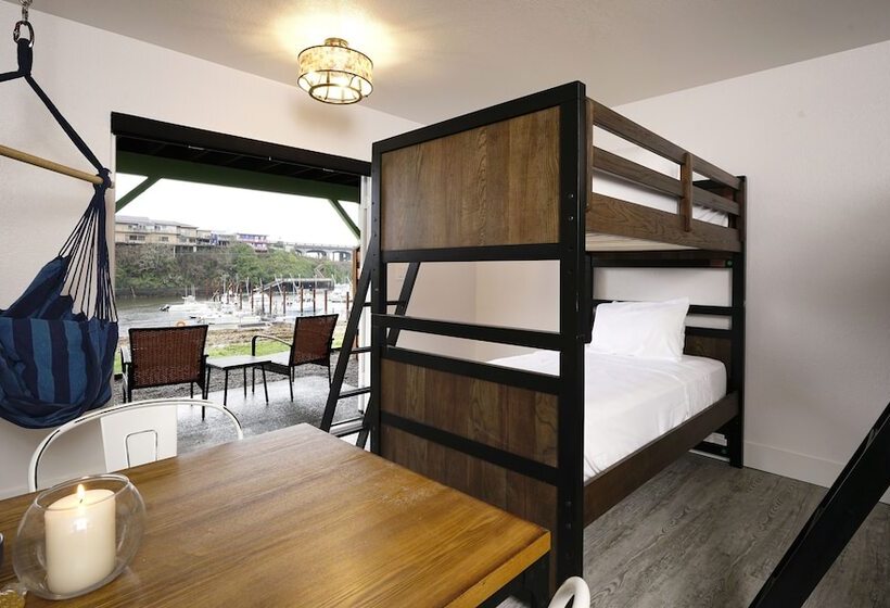 غرفة قياسية سرير بطابقين, Scp Depoe Bay