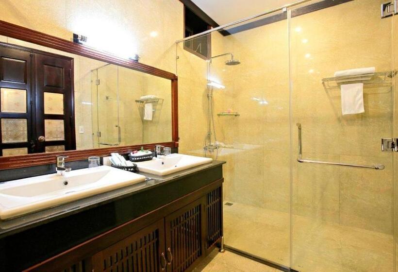 اتاق لوکس سه تخته, Ban Thach Riverside Hotel & Resort