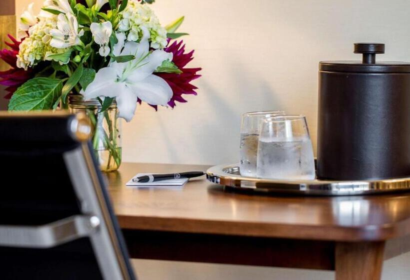 디럭스 스위트 킹 침대, Best Western Premier Boulder Falls Inn