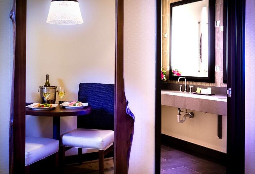 جناح لذوى الاحتياجات الخاصة, Best Western Premier Boulder Falls Inn