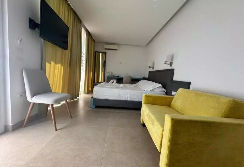 Chambre Deluxe, Delfini