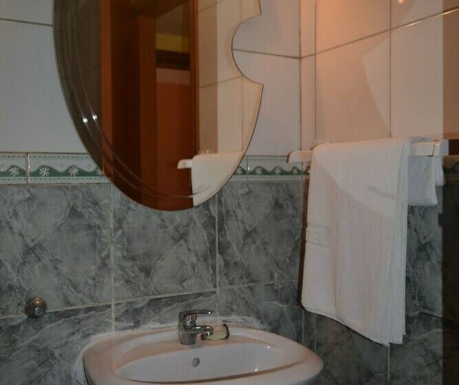 سوییت جونیور, Denver Plaza