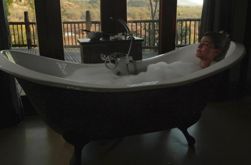 Люкс с Бассейном, Etali Safari Lodge