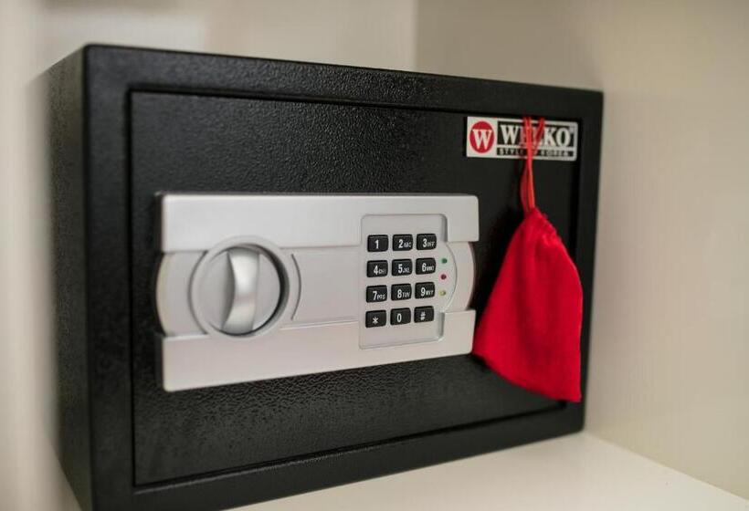 سوییت خانوادگی, Hanoi Diamond King Hotel & Travel