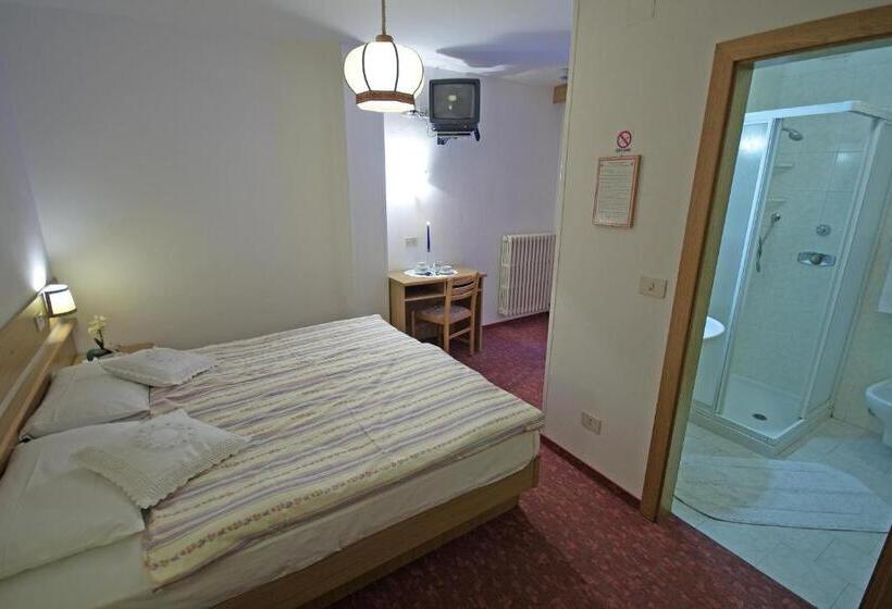 غرفة قياسية فردية, La Molinella