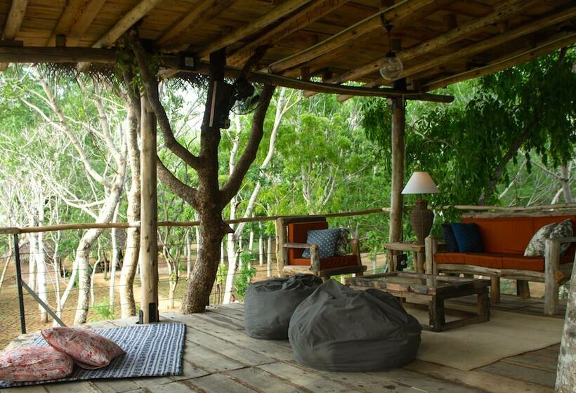 Люкс, Saraii Village