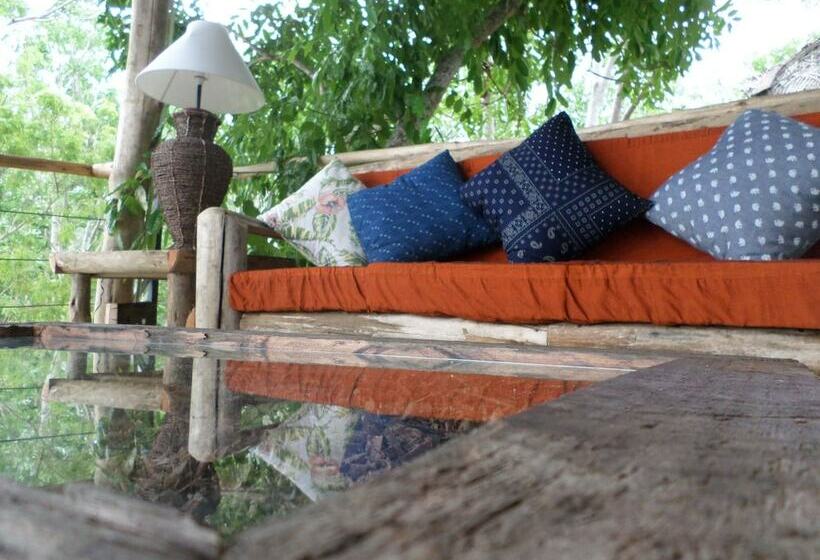 Люкс, Saraii Village