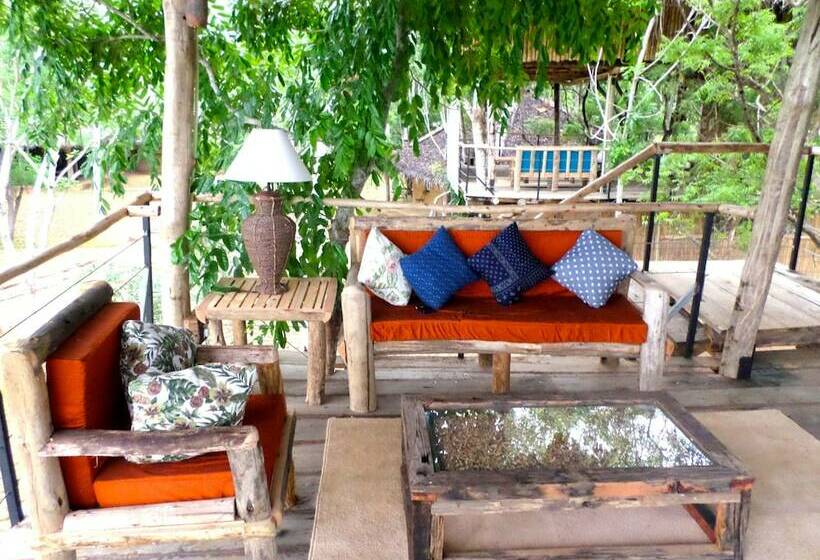 Люкс, Saraii Village