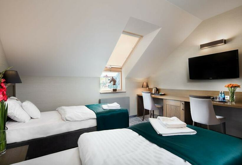 标准间, Szary Residence