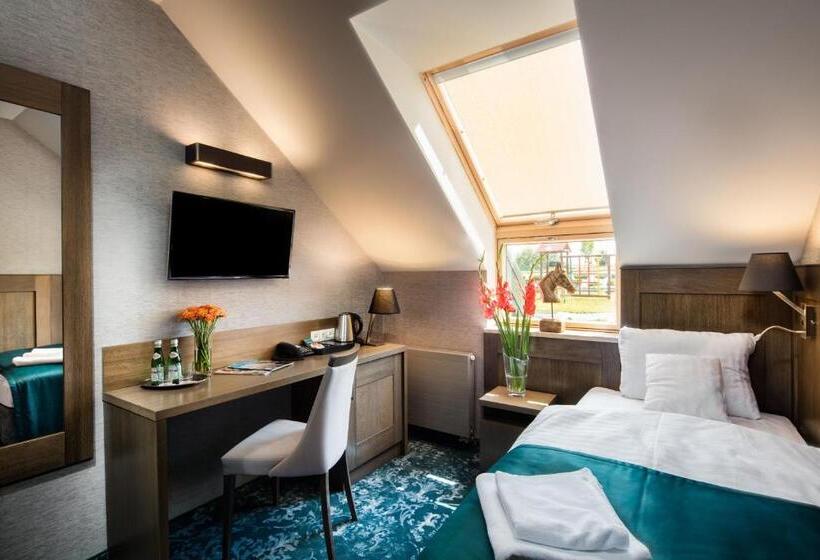 标准单人间, Szary Residence