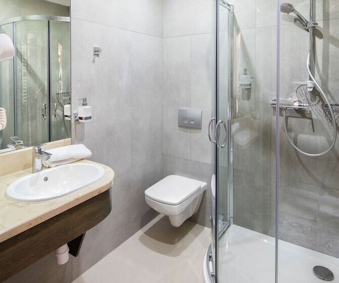 标准单人间, Szary Residence