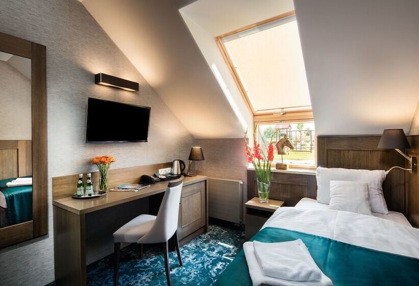 标准单人间, Szary Residence