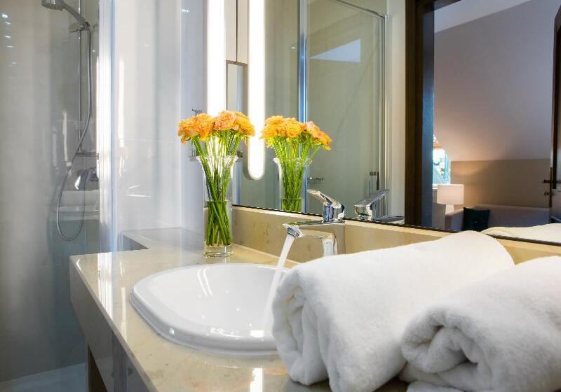 标准单人间, Szary Residence